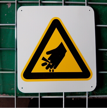 小心利物傷手標(biāo)識牌